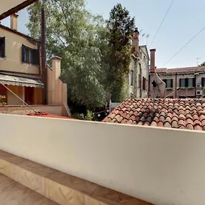 Traditional With Terrace Venedig